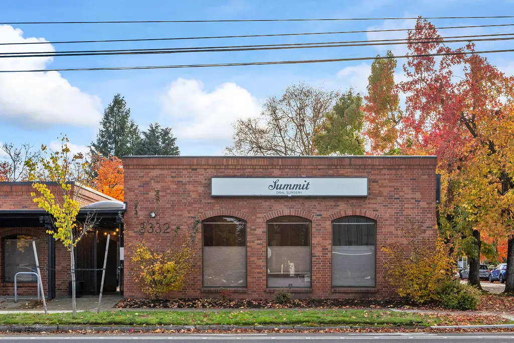 Exterior shot of Summit Oral Surgery in Portland, Dr. Charugundla's practice.